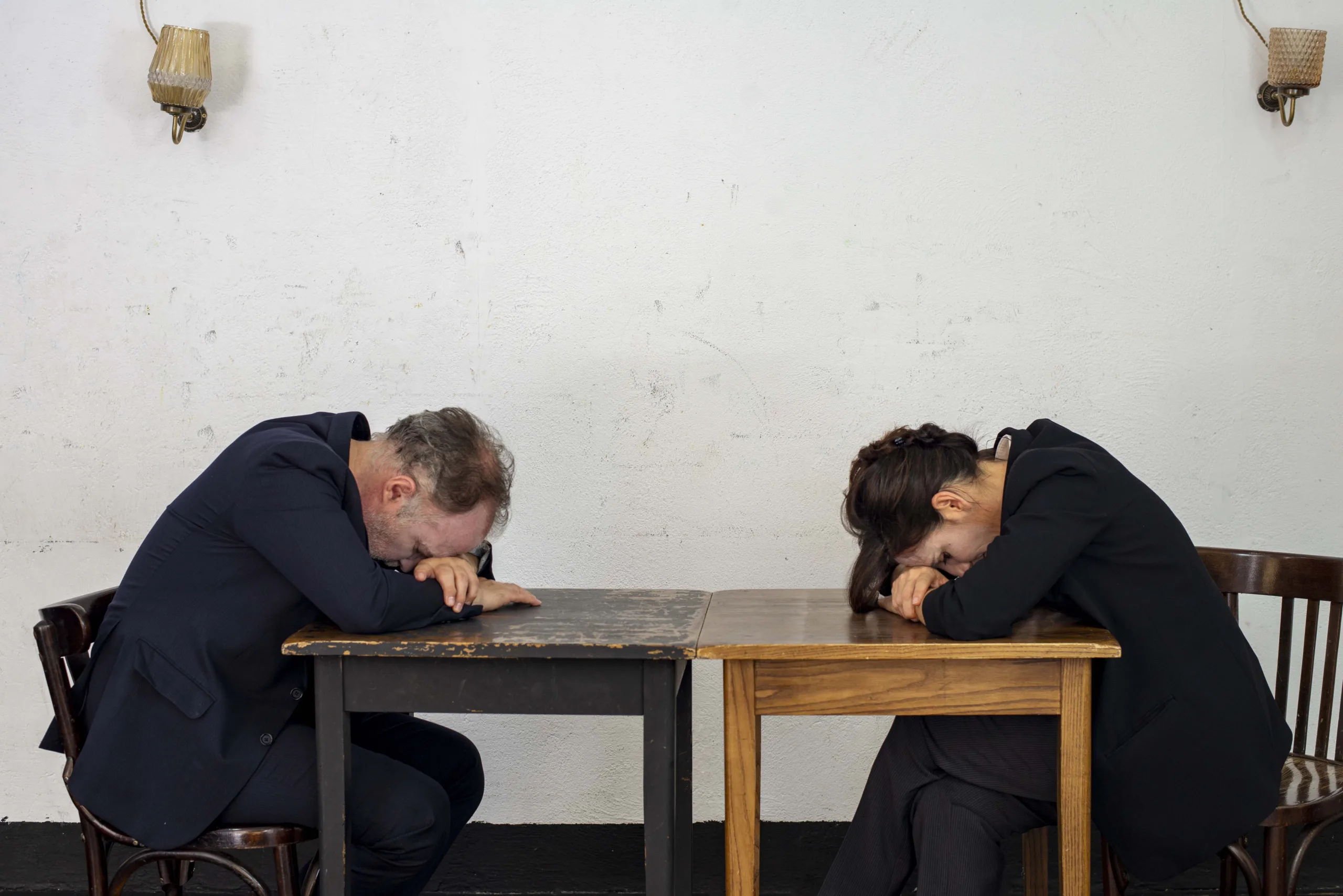 «Los que hablan» del Teatro del Barrio, Madrid, al teatro Sarmiento, en Caba. Con inusitada maestría actoral de Malena Alterio y Luis Bermejo